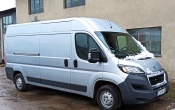 Samochod dostawczy marki Peugeot Boxer